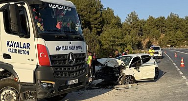 Antalya'da otomobil ile beton mikseri çarpıştı: 1 ölü, 2 yaralı