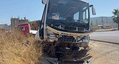 Antalya'da tur otobüsü drenaj hendeğine girdi: 23 yaralı