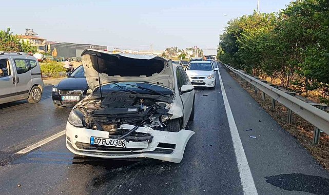 Antalya'da zincirleme kaza: 2 yaralı