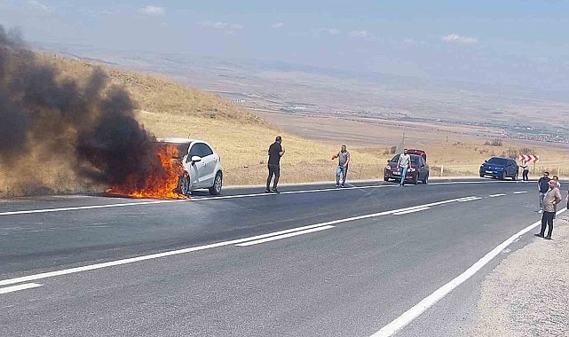 Araç alev alev yandı