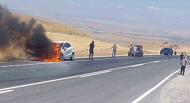 Araç alev alev yandı