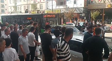 Aracı içinde bayılan sürücü hastaneye kaldırıldı