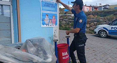 Ardahan'da polis ekiplerinden vatandaşa broşürlü uyarı