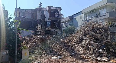Arka sokaktaki yıkım evleri salladı, panikleyen mahalleli 112'yi aradı