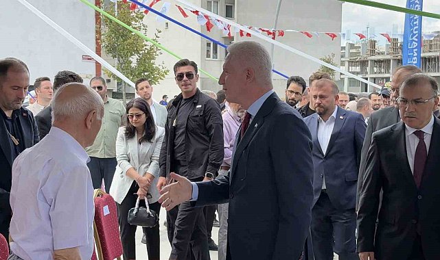 Arnavutköy'de Aile Sağlığı Merkezi açılışı İstanbul Valisi Davut Gül'ün katılımıyla gerçekleşti