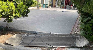 Arnavutköy'de İETT otobüsünün havalandırma kapağı uçtu: Bir vatandaş faciadan döndü