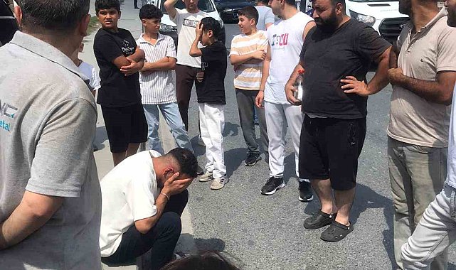 Arnavutköy'de kontrolden çıkan minibüs durağın yanında bekleyen kadına çarptı