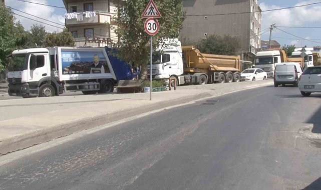 Arnavutköy'de satırlı dehşet: Vatandaşlara saldırmaya çalışan şahıs yakalandı
