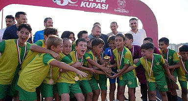 Arnavutköy'de U-11 Minikler Futbol Şampiyonası Zafer Bayramı coşkusuyla gerçekleşti