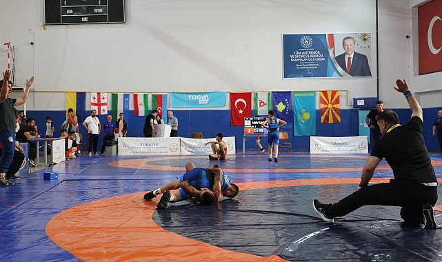 Artvin'de uluslararası güreş turnuvası düzenlendi