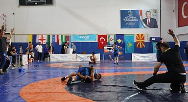 Artvin'de uluslararası güreş turnuvası düzenlendi