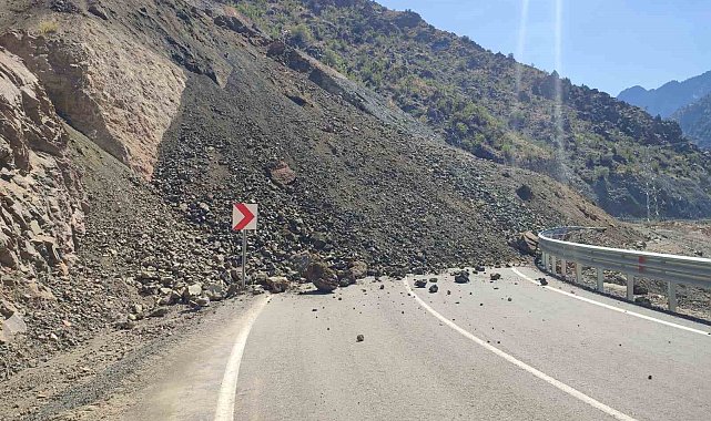 Artvin'in Yusufeli ilçesinde heyelan