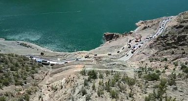 Artvin'in Yusufeli ilçesindeki heyelan sonrası ulaşım kontrollü olarak sağlanıyor
