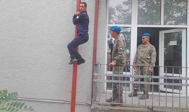 Askeri personele yangın tatbikatı