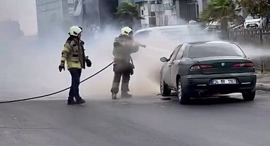 Ataşehir'de araç yangını