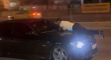 Ataşehir'de kıskançlık krizi: Aracın kaputuna yatıp kalkmadı