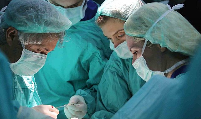 AÜ'de dünyanın ilk rahim naklinden sonra şimdi de akciğer nakli