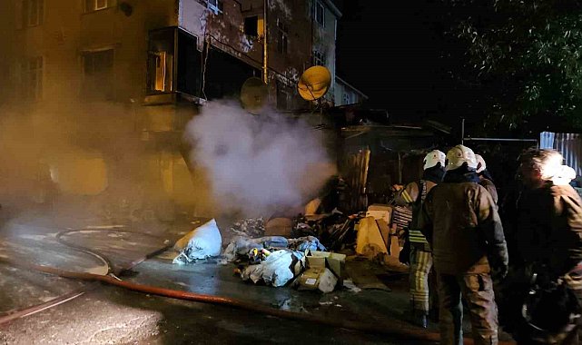 Avcılar'da çorap üretim atölyesi alevlere teslim oldu