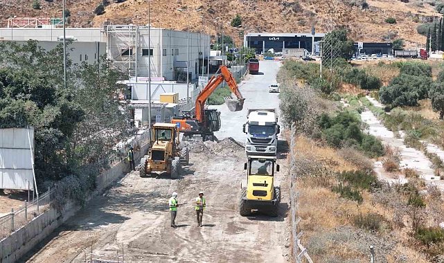 Aydın Büyükşehir Belediyesi Söke'deki yağmur suyu ve kaldırım çalışmaları devam ediyor