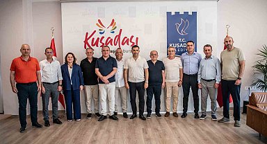 Aydın'daki CHP'li Belediye Başkanları Kuşadası'nda bir araya geldi