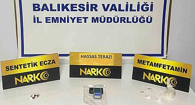 Ayvalık'ta durdurulan araçtan uyuşturucu çıktı: 2 gözaltı