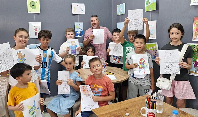 Ayvalık'ta minik sanatçılar karikatür atölyesinde buluştu