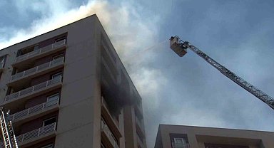 Bağcılar'da 15 katlı apartmandan alevler yükseldi