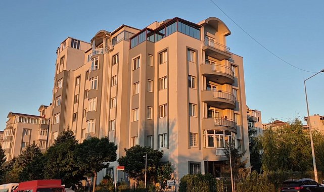Bahçeşehir'de karısını silahla ağır yaralayan şahıs, ardından silahı kendi kafasına dayadı