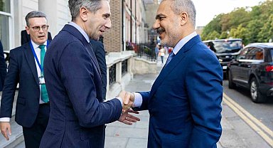Bakan Fidan, İrlanda Başbakan Yardımcısı Harris ile görüştü