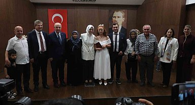 Bakan Göktaş, Aile ve Gençlik Fonu kullanan çiftin mutluluğuna ortak oldu