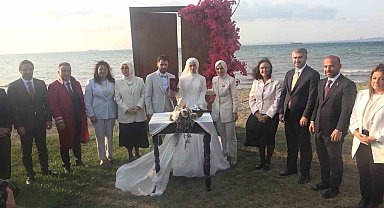 Bakan Göktaş, Yalova'da nikah şahitliği yaptı
