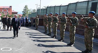 Bakan Güler, Bitlis Ahlat Komando Tabur Komutanlığını ziyaret etti