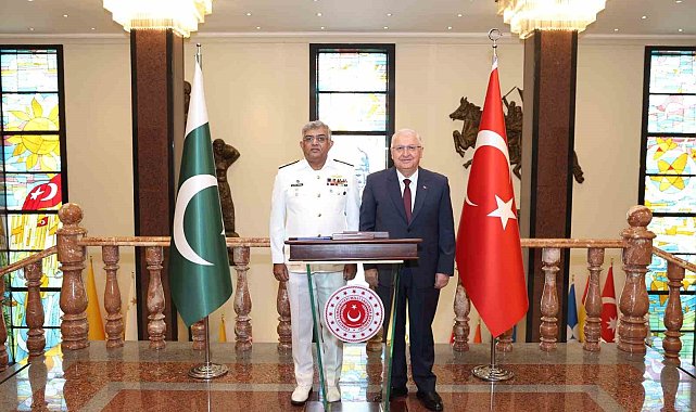 Bakan Güler, Pakistan Deniz Kuvvetleri Komutanı Oramiral Naveed Ashraf'ı kabul etti