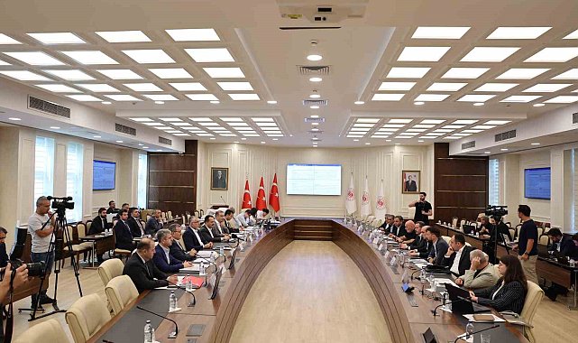 Bakan Işıkhan, Memur-Sen Başkanı Yalçın ve hizmet kollarında ilgili sendika temsilcileri ile bir araya geldi