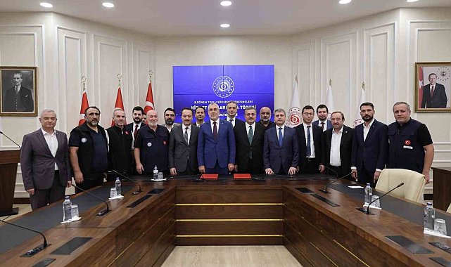 Bakan Işıkhan: "11 hizmet kolunun tamamında imzalarımızı attık"