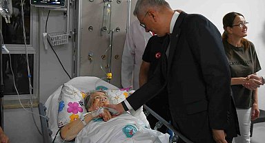 Bakan Memişoğlu Balıkesir'de meydana gelen depremde yaralananları ziyaret etti