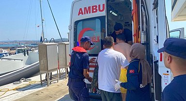 Balıkesir açıklarında yaralanan şahıs sahil güvenlik ekiplerince tahliye edildi