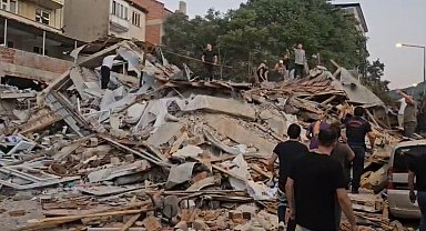Balıkesir'de 6.1'lik deprem: Bir bina çöktü