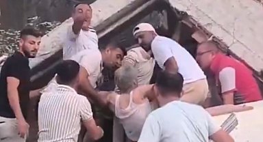 Balıkesir'de 6.2'lik deprem: Bir kişi enkazdan sağ çıkarıldı