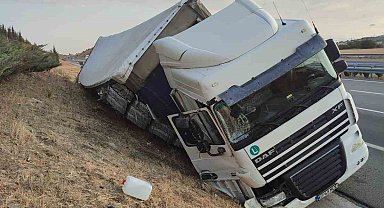 Balıkesir'de Bulgaristan plakalı tır yan yattı