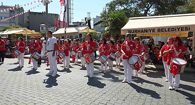 Balıkesir'de Halk Bandosu törenlere renk kattı
