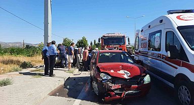 Balıkesir'de önde giden otomobile arkadan gelen araç çarptı: 1 yaralı