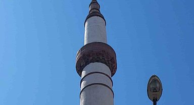 Balıkesir'de tarihi cami depremde hasar gördü
