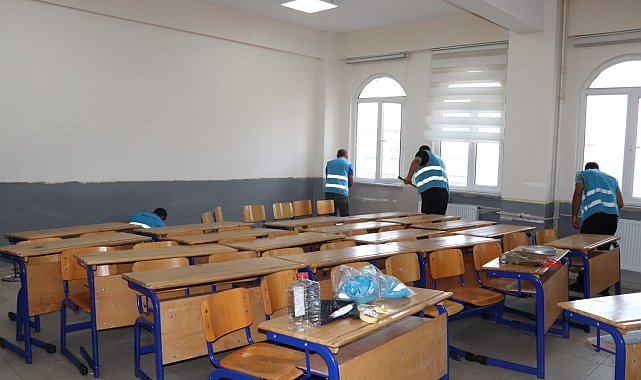 Balıkesir'deki okullar el birliğiyle yenilendi: Denetimli serbestlik yükümlülerinden eğitime katkı