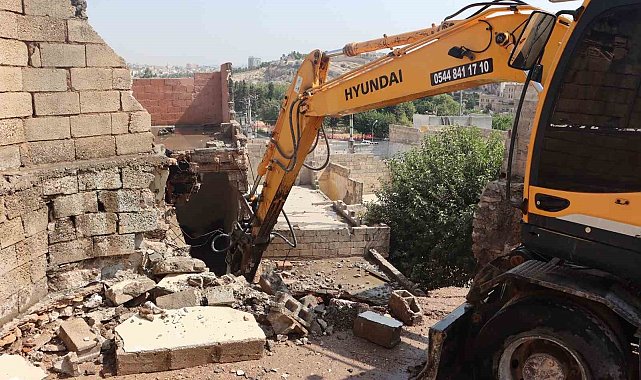 Balıklıgöl çevresindeki gecekondular bir bir yıkılıyor