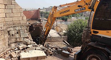 Balıklıgöl çevresindeki gecekondular bir bir yıkılıyor