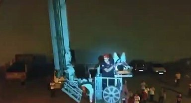Balkondan düşen çocuk iş yeri çatısında mahsur kaldı