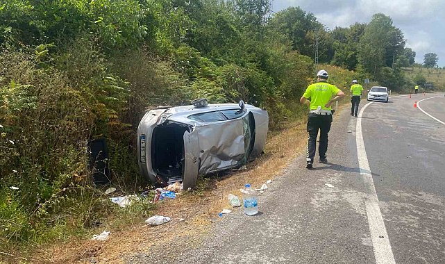 Bartın'da yoldan çıkan otomobil devrildi: 3 yaralı