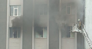 Başakşehir'de çorap imalathanesinde korkutan yangın