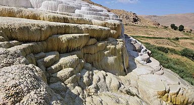 Başkale travertenleri, Pamukkale'yi aratmıyor